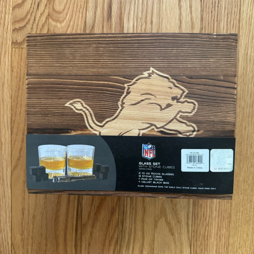 Detroit Lions glass set with stone cubes, packaged in a wooden box